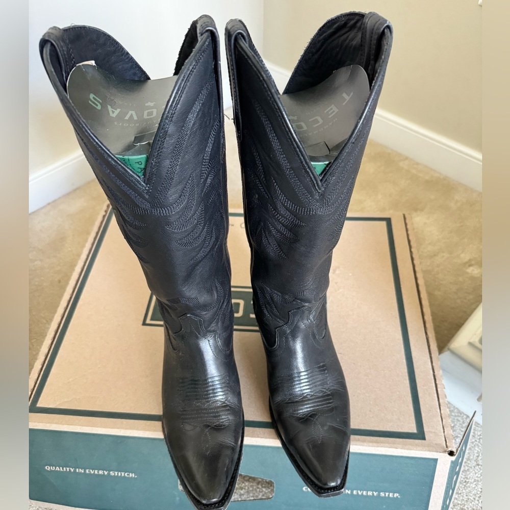 Tecovas “Annie” Size 8